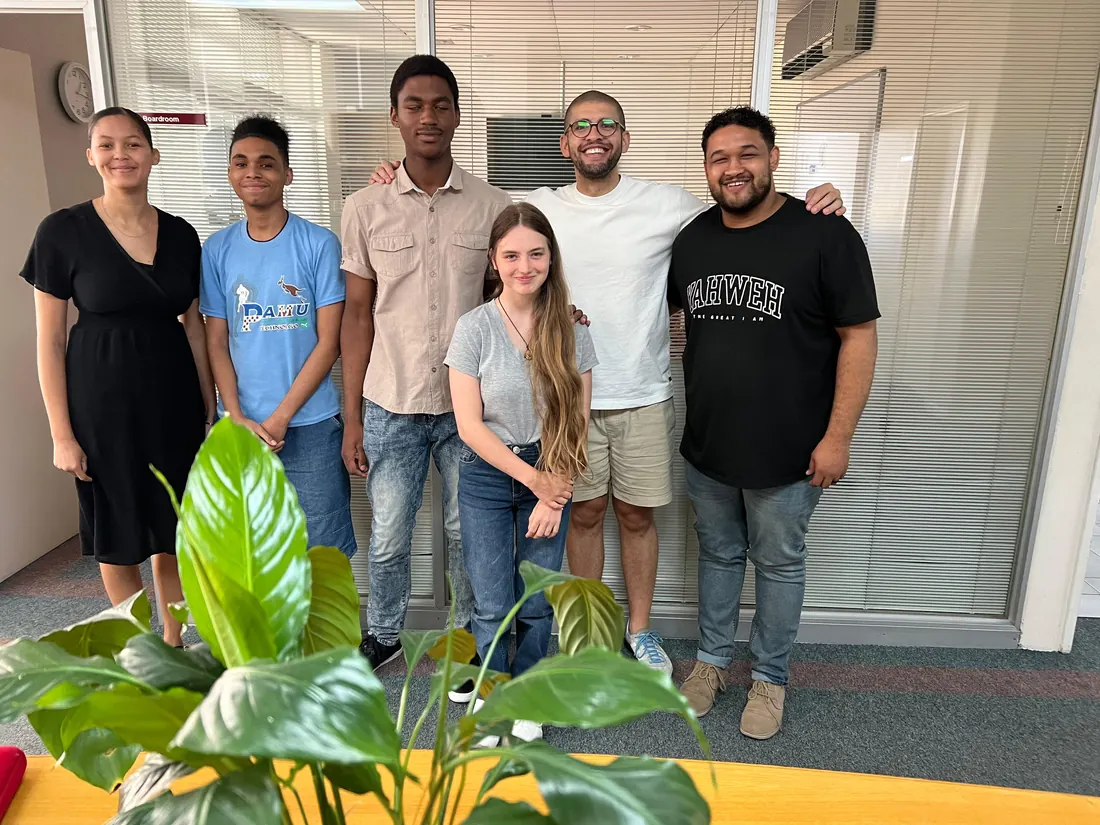 Barrett Flowers with a team at the end of an Alexander Tech AI session.